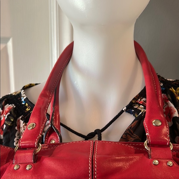 Kate Spade Red Leather Shoulder Bag with Textured Finish and Gold Accents - Picture 4 of 13